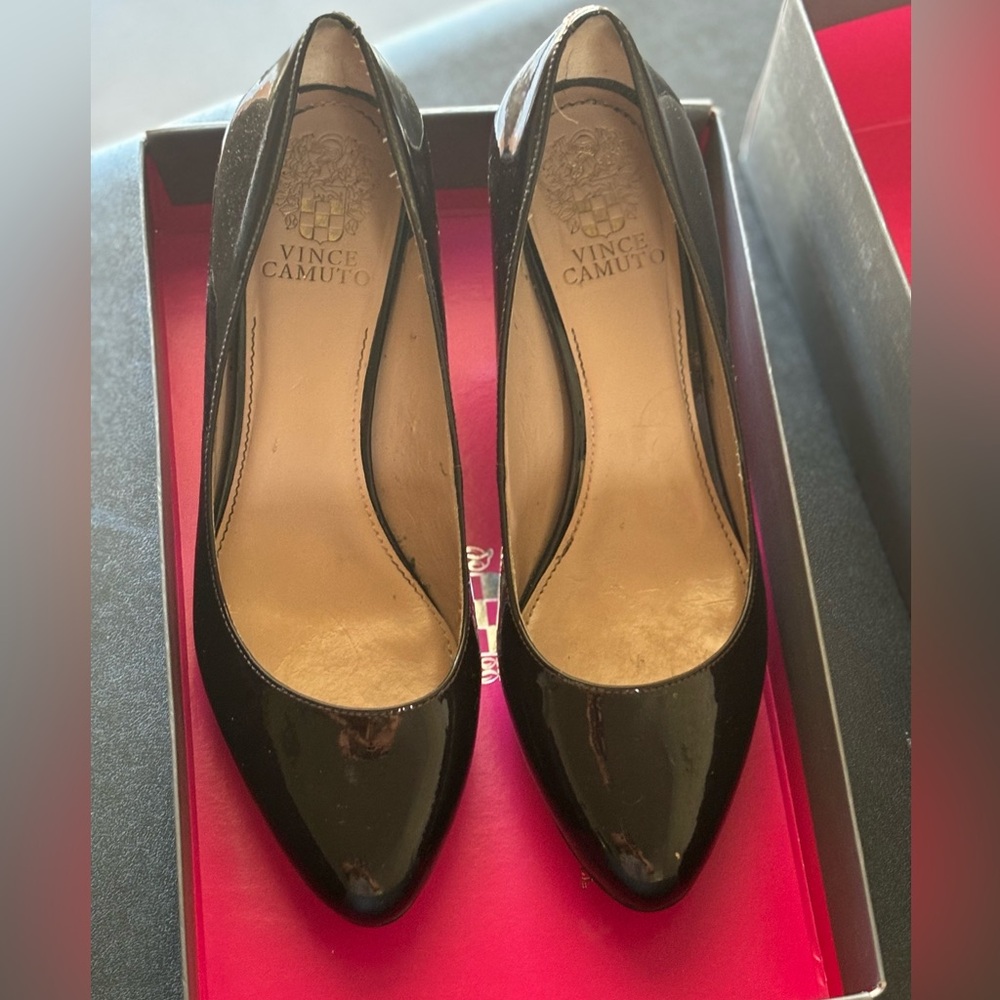 Vince Camuto burgundy, leather pump platform high heels.